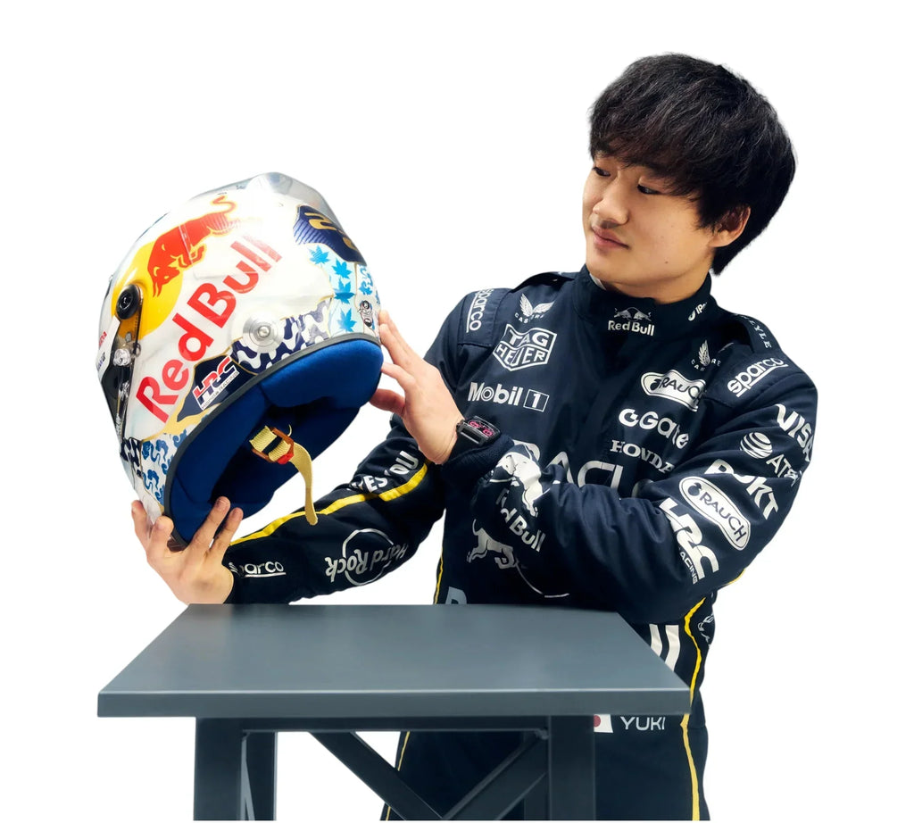 2025 Yuki Tsunoda Red Bull Singapur GP F1 Rennanzug
